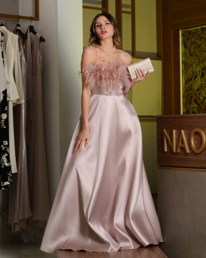 Vestito lungo con tasche e piume 2