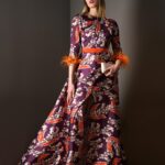 vestito a ruota con piume