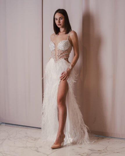 White Swan – Abito couture con piume