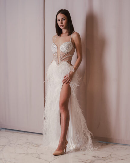 White Swan – Abito couture con piume