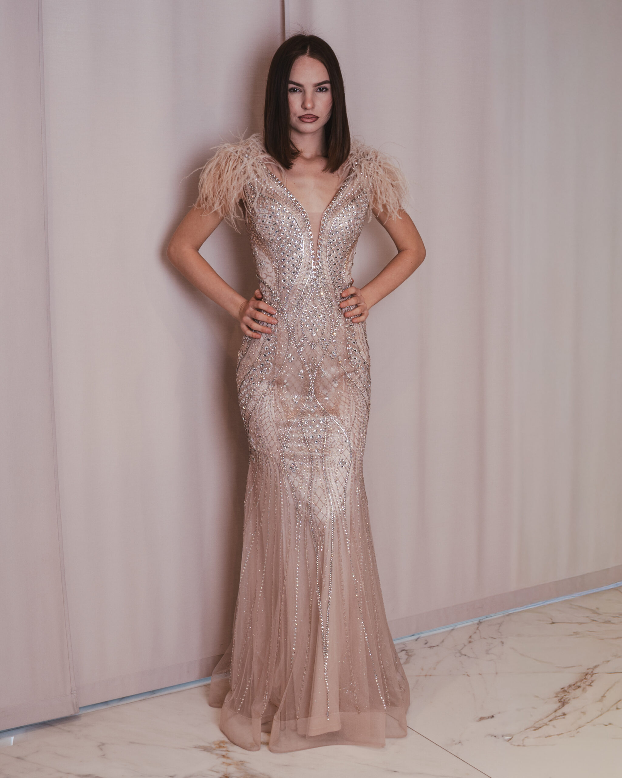 _DSC6224 Golden Aura – Abito couture con piume - immagine 1